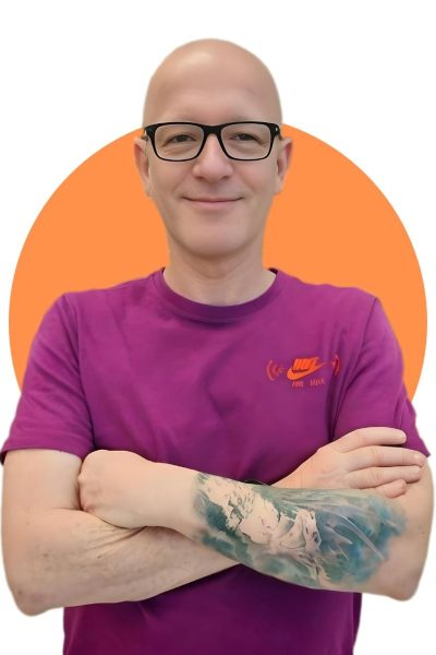 הארי וורצברגר, מומחה לבניית אתרים, אוטומציה והגנת מידע.